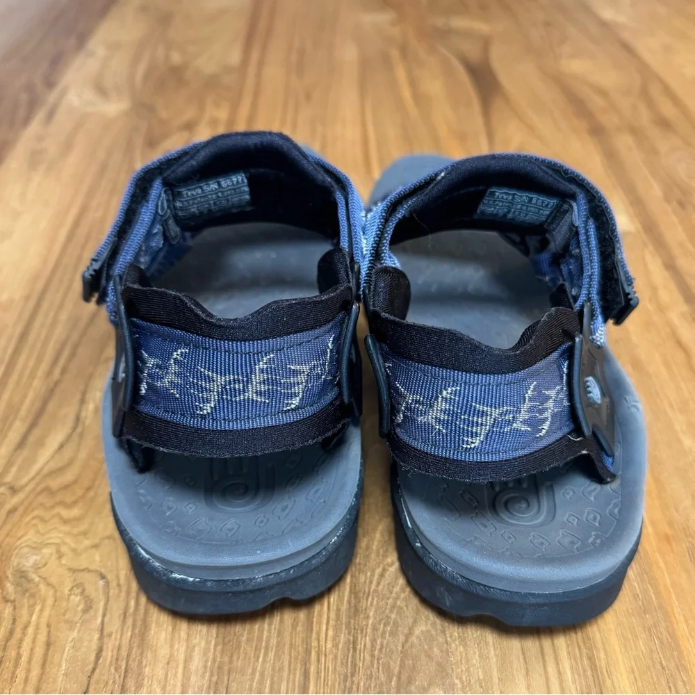 Teva Hurricane Sandals Men’s 8 Navy Blue Patterned